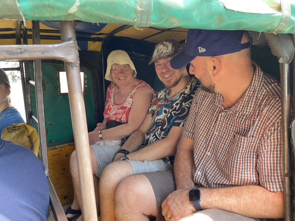 click to see larger images minibus to kakamega, mission feb 2023